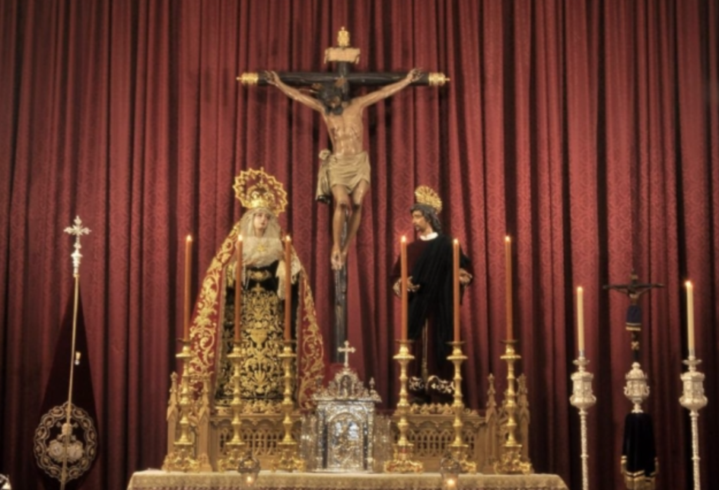 Altar de la Hermandad del Cristo de Burgos en su Capilla - Casa Hermandad.