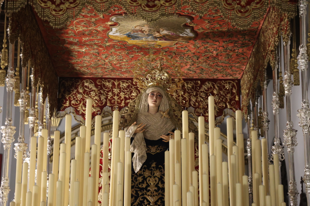 Madre de Dios de la Palma, sobre su paso de palio. Foto: Joaquín Corchero.