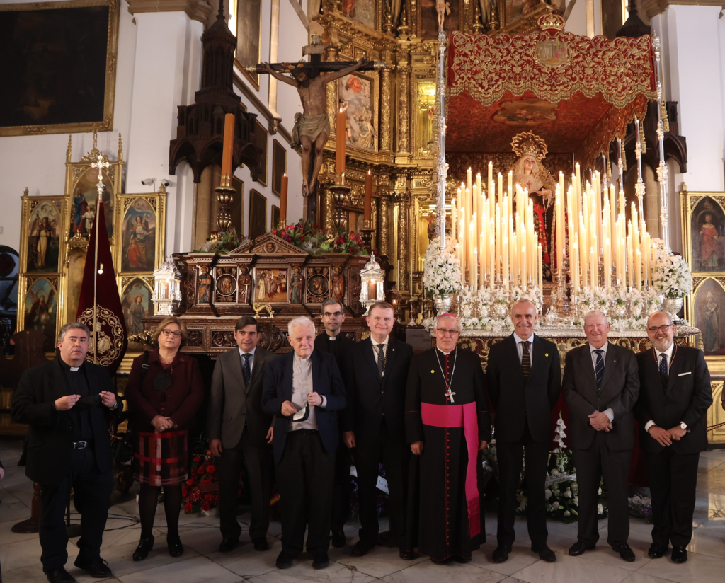 Bendición del retablo cerámico en la Capilla-Casa Hermandad del Cristo de Burgos.